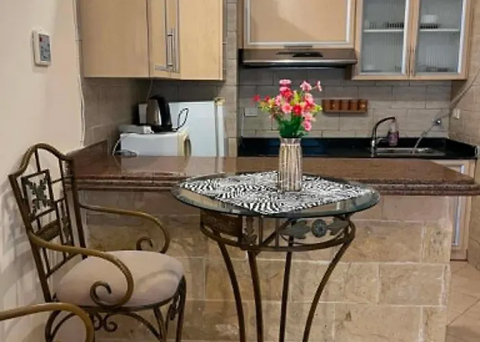 Palm Piazza Luxury Apartment-private Access *